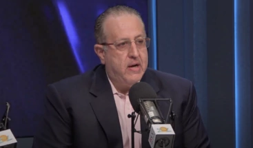 Economista Magín Díaz califica de "irracional" la política arancelaria de Trump y duda que pueda aplicarse